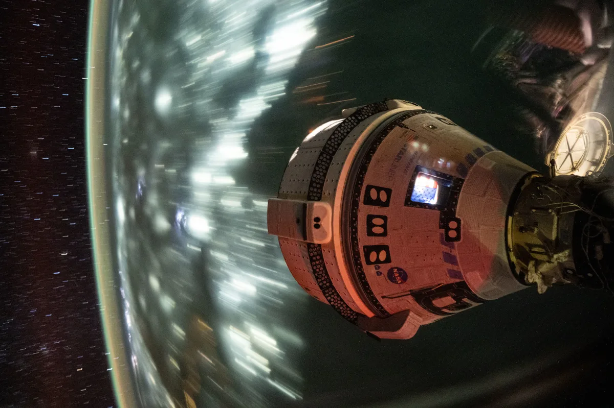 Foguete Starliner em teste no centro de lançamento