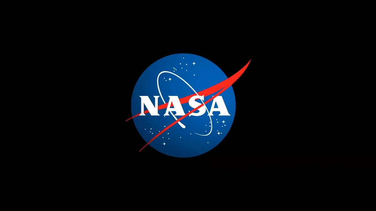 Chamas de simulador de fogo de aeronave durante treinamento na NASA em Moffett