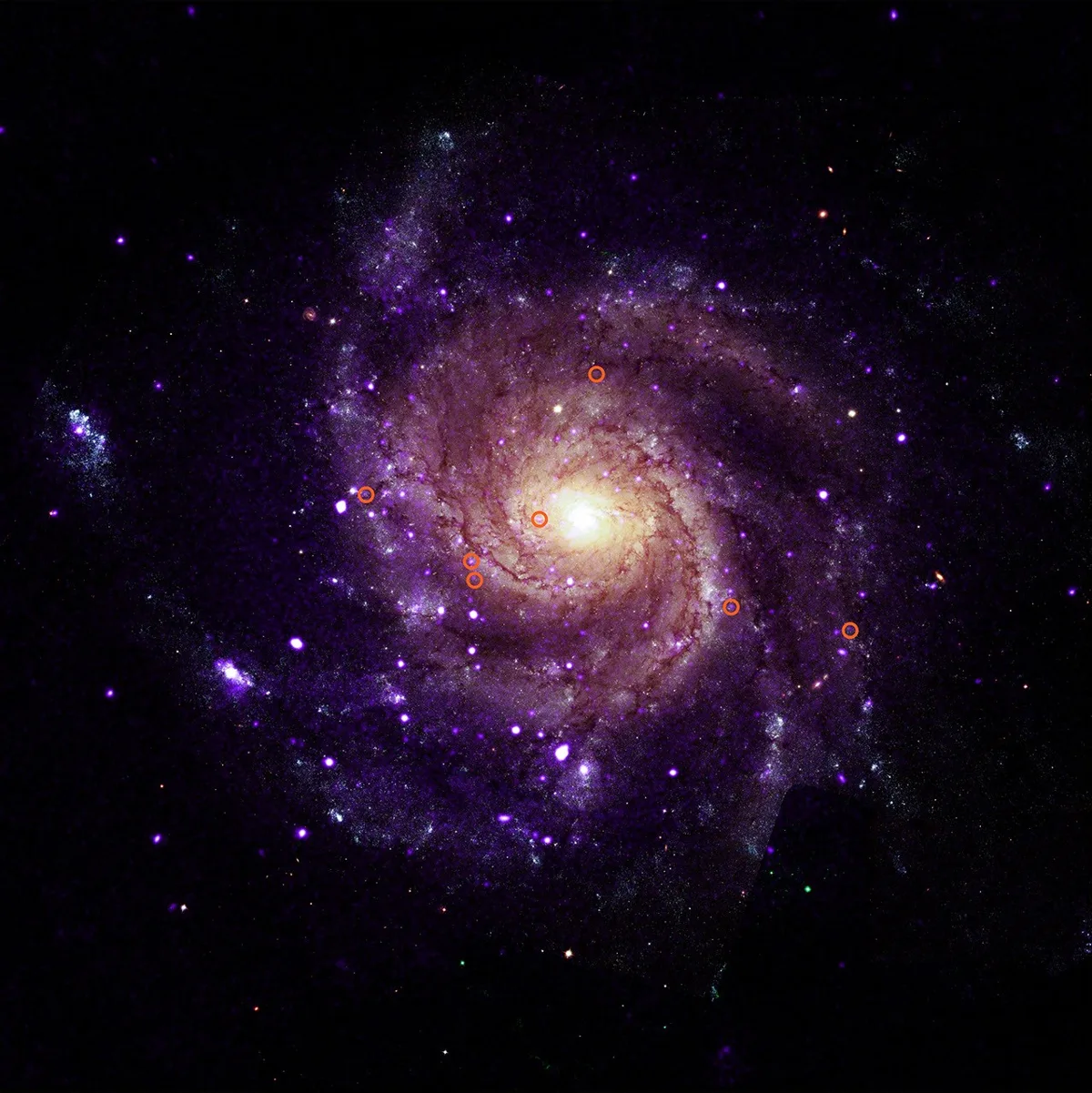 Representação artística de objetos celestiais com emissão de raios-X e radiação ultravioleta