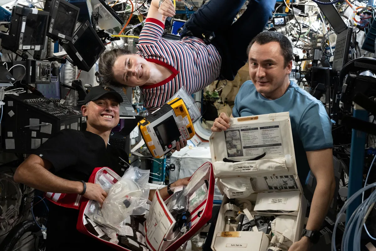 Representação gráfica do modelo de simulação médica da NASA em uma nave espacial